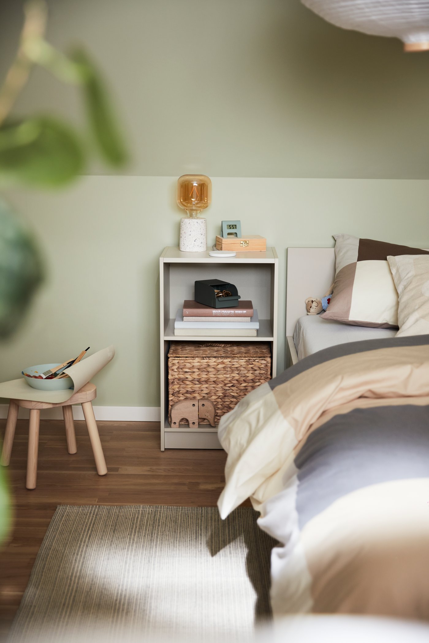 A light beige GURSKEN bedside table in the bedroom