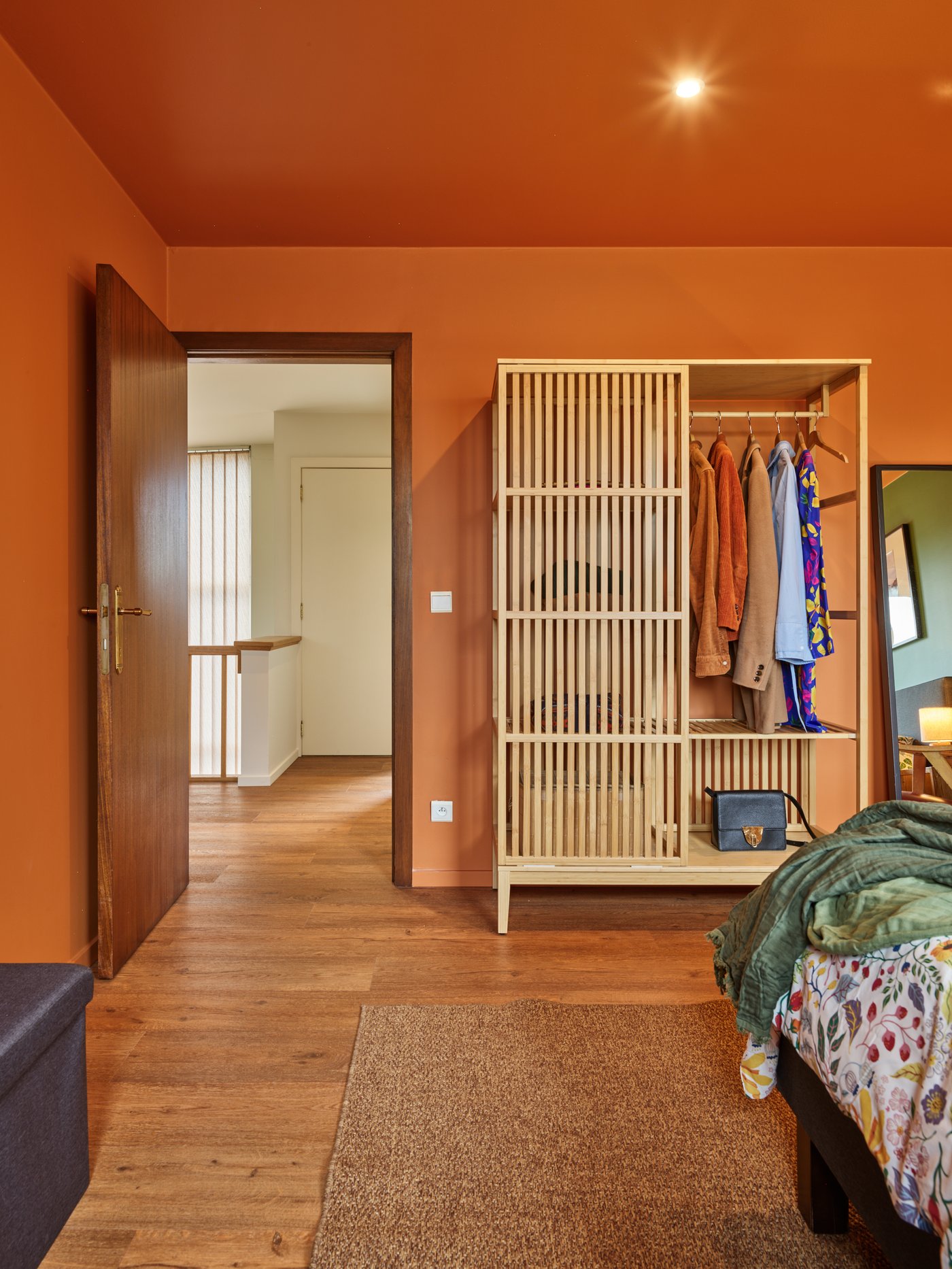 Een middenbruin LYDERSHOLM vloerkleed plat geweven, binnen/buiten