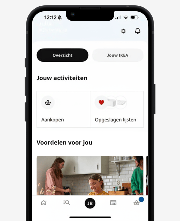 Instructies voor het vinden van je kassabon in de IKEA app. Stap 1 is ga naar je profiel en dan naar 'Aankopen'.