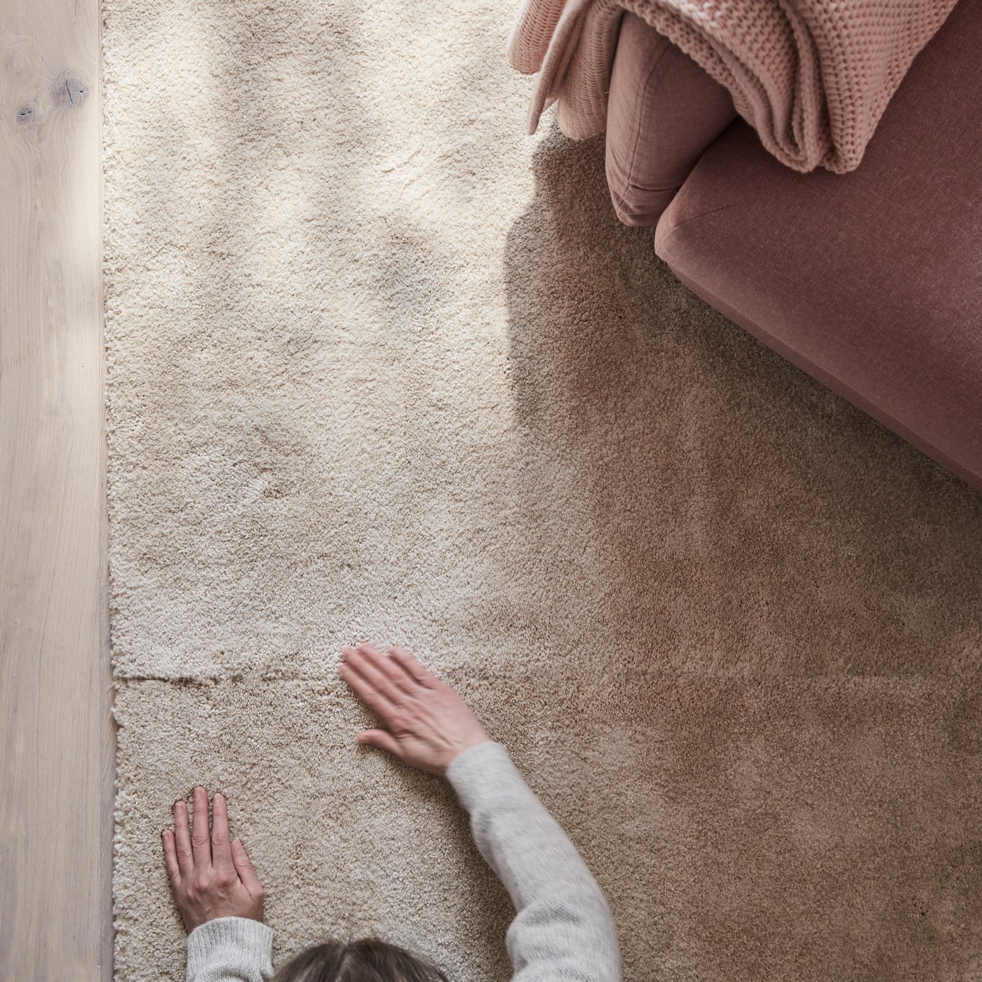A pale pink INGABRITTA throw in the living room