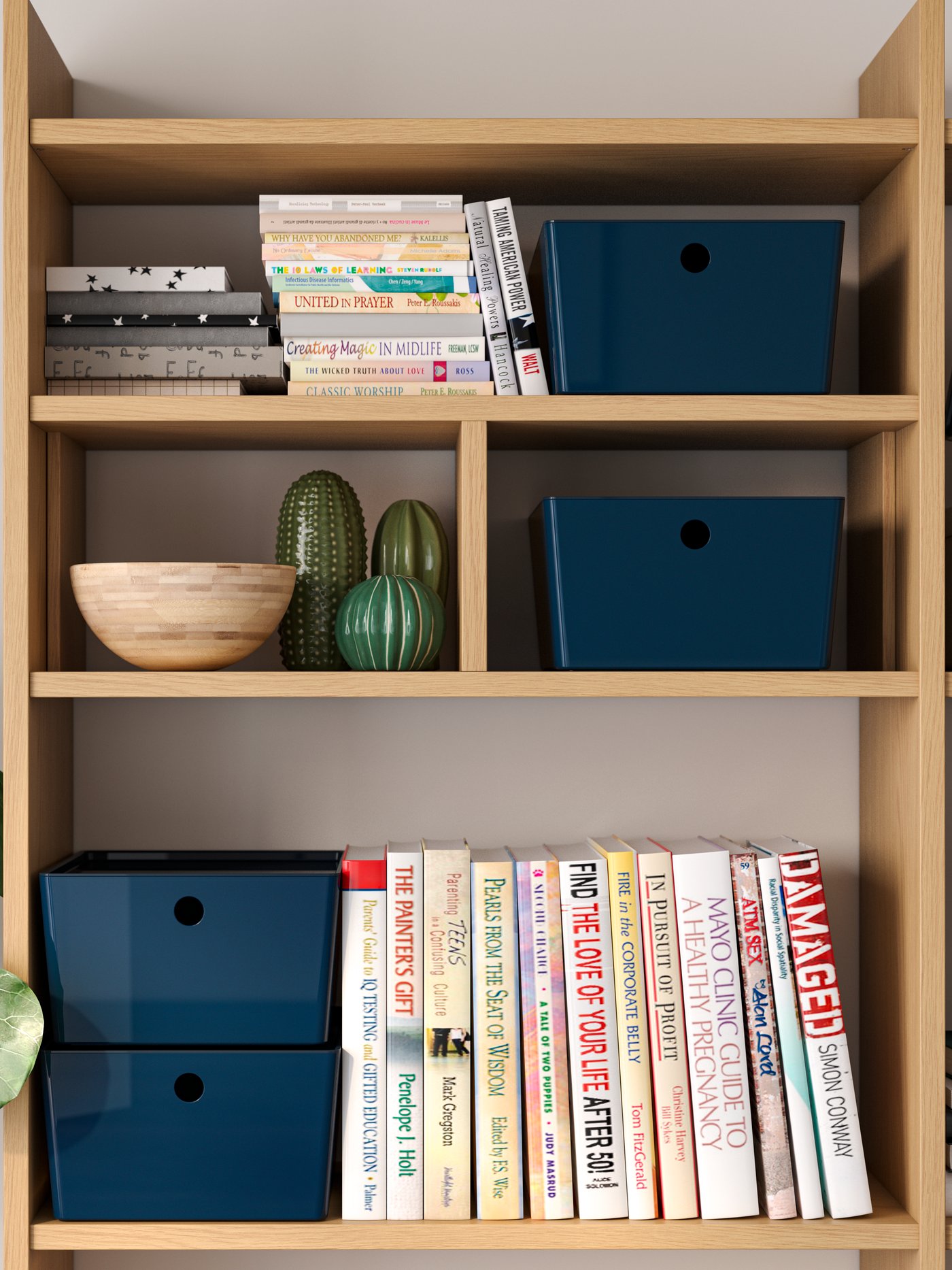 A black-blue KUGGIS box with lid in the living room