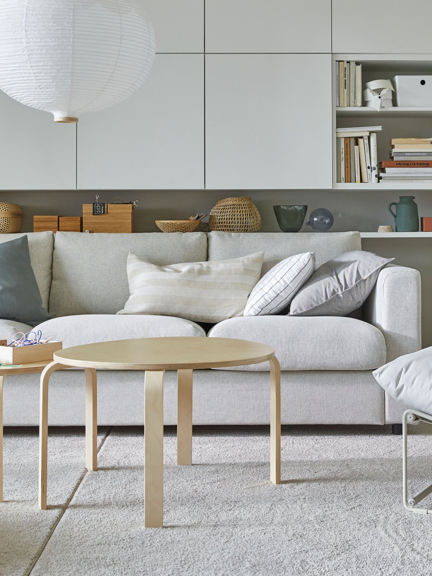 A light beige SPORUP rug, low pile in the living room