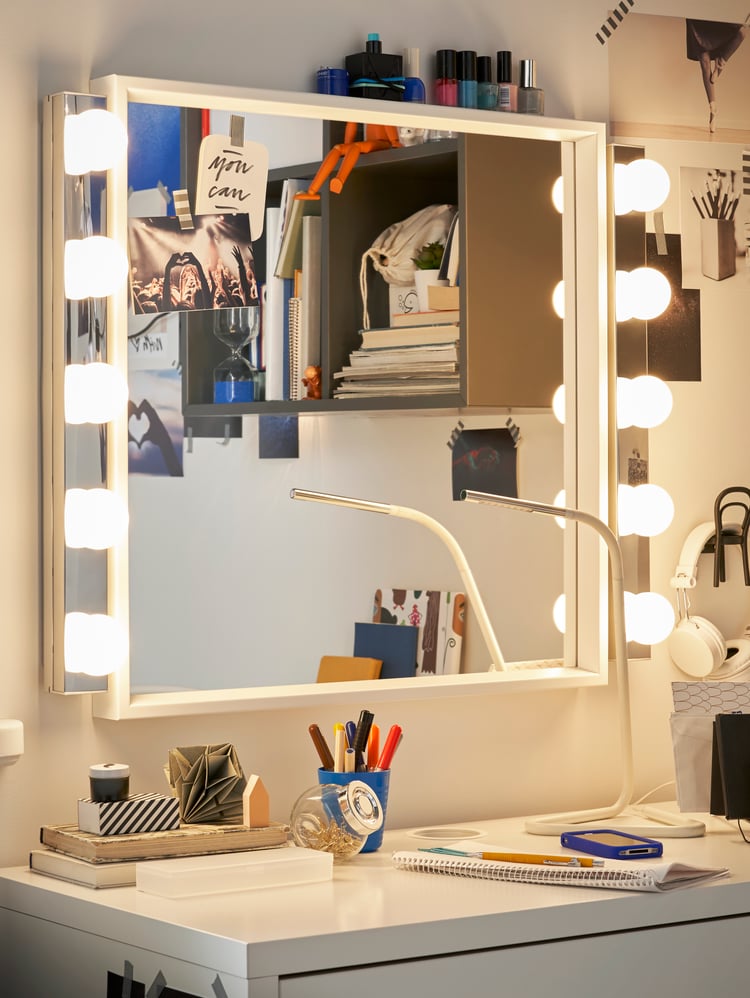 Installe ta propre coiffeuse avec ce grand miroir IKEA