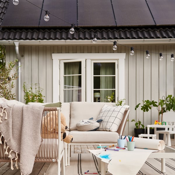 A black/outdoor SVARTRÅ LED lighting chain with 20 bulbs