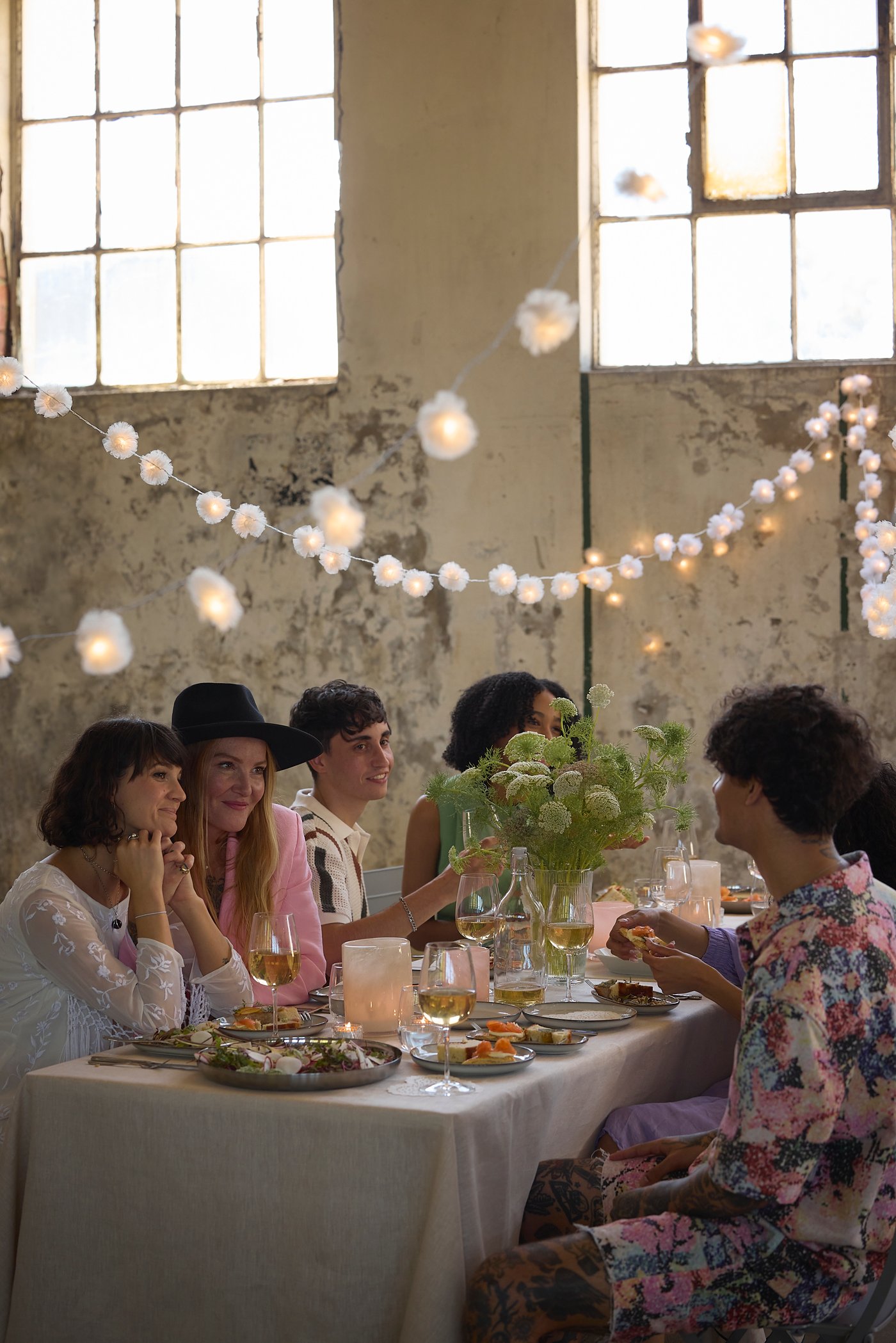 An indoor/tulle white LIVSÅR LED lighting chain with 24 lights