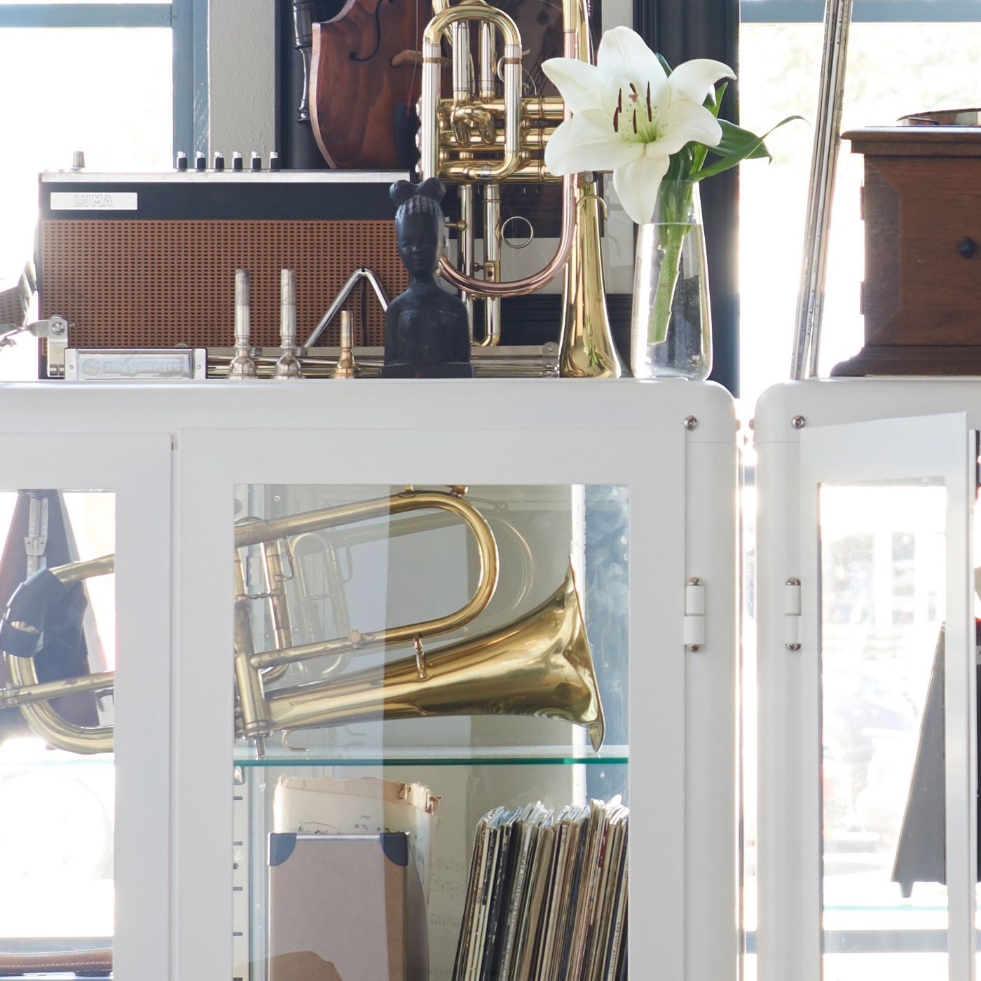 Mit IKEA FABRIKÖR Vitrine in Weiss sorgst du dafür, dass deine Sammlung genau die Aufmerksamkeit bekommt, die sie verdient.