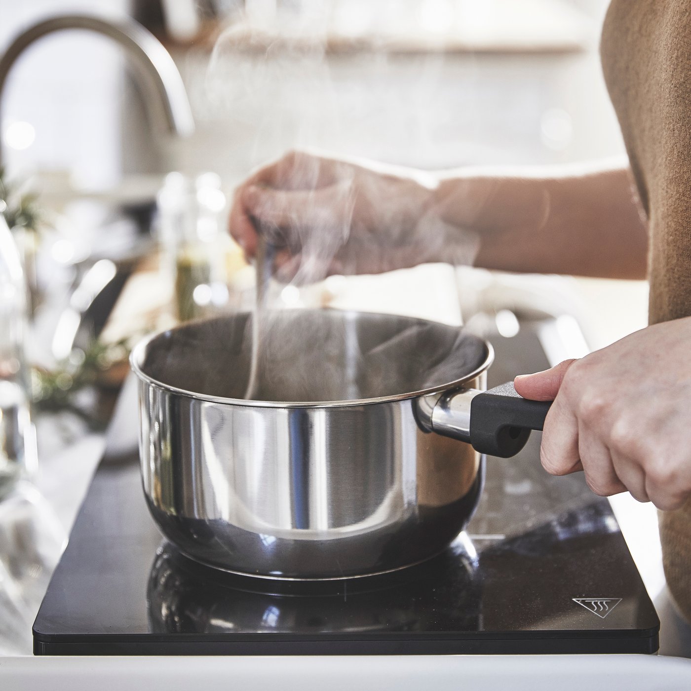 Casserole MIDDAGSMAT en verre transparent et acier inoxydable avec couvercle