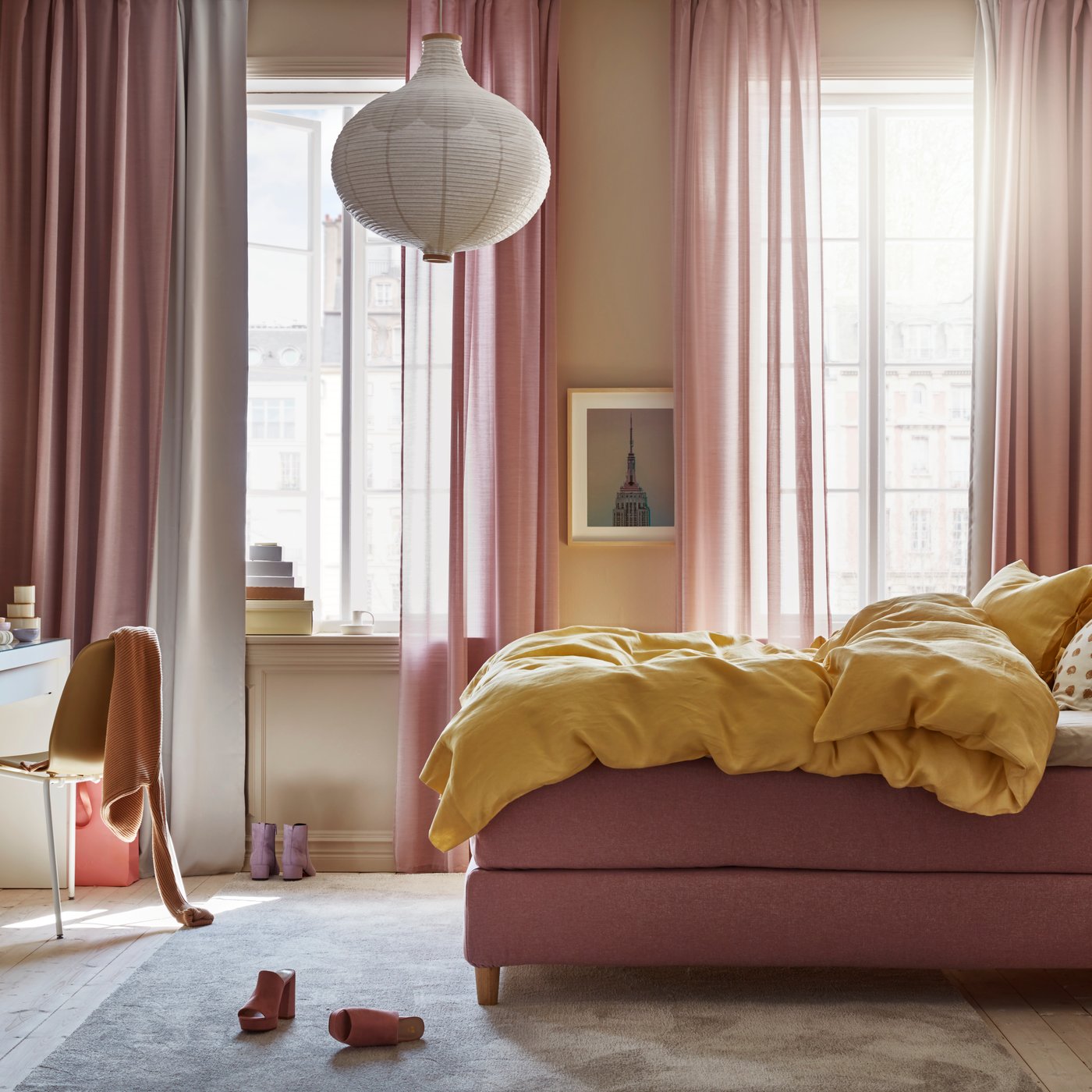 An off-white TYVELSE rug, low pile in the bedroom