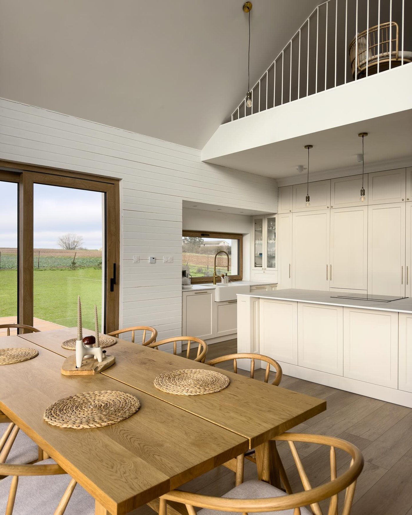 SOARÉ Place mat - water hyacinth 15 "