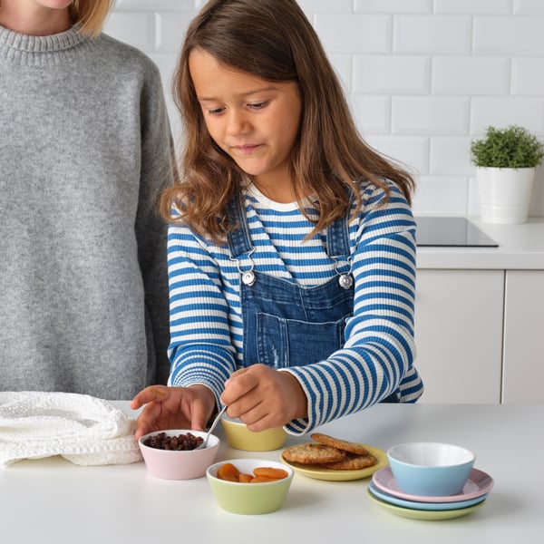 A mixed colours DUKTIG 8-piece plate/bowl playset