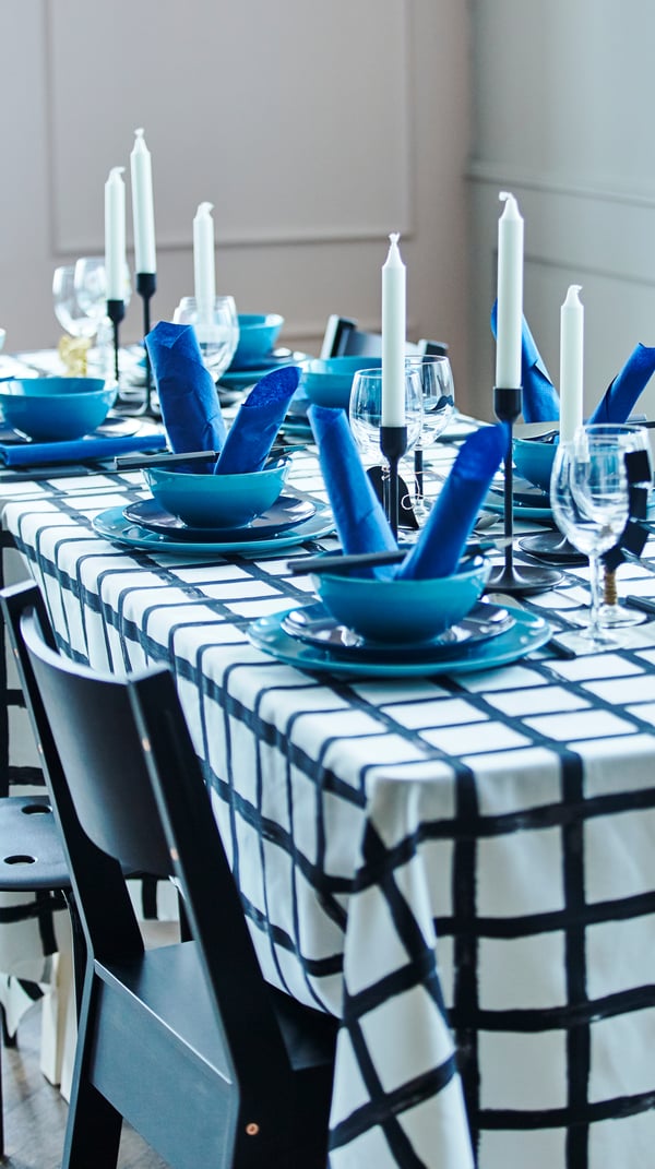 Decoració de la taula de Cap d'Any amb estil modern