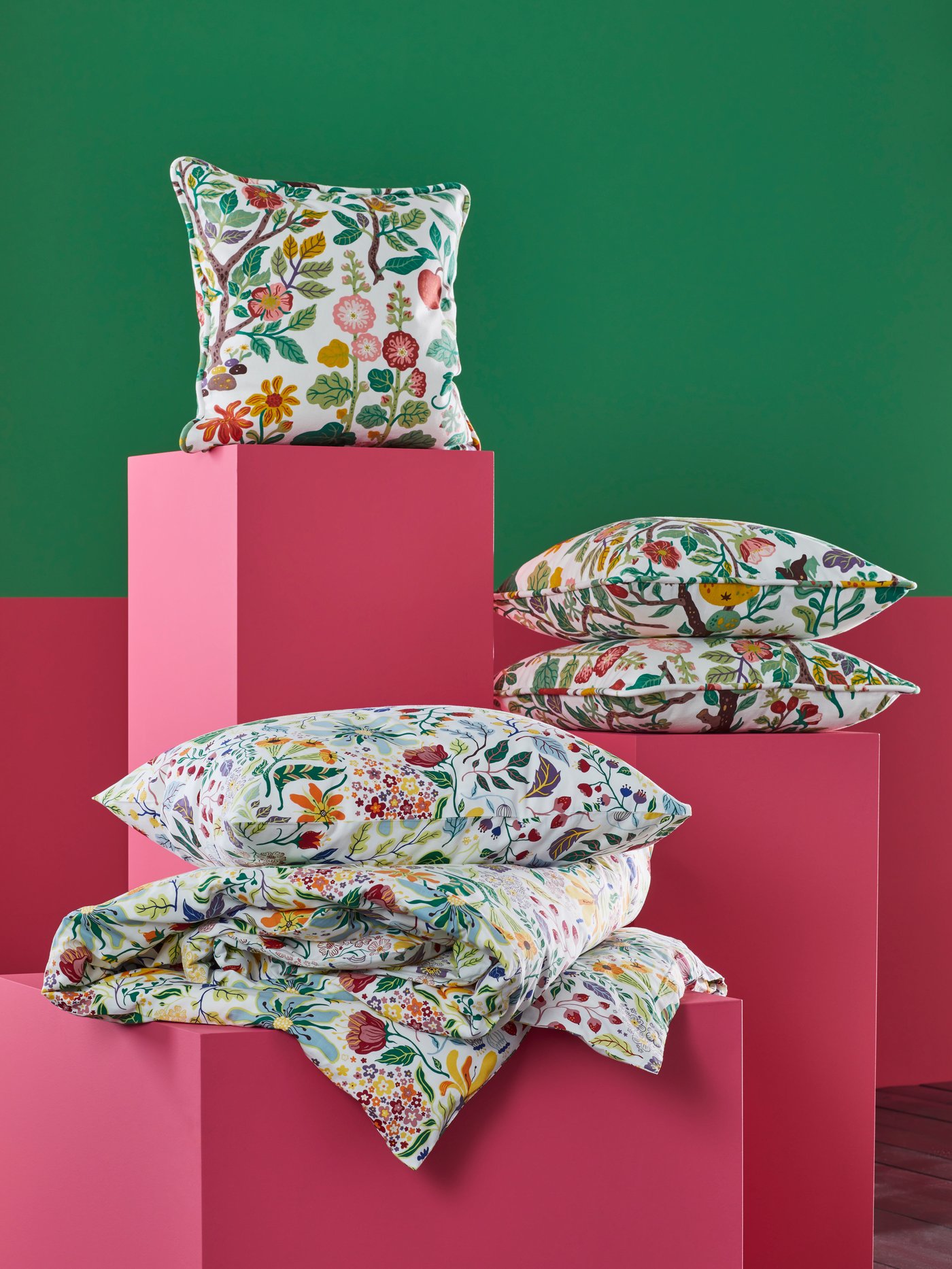 A multicolour/floral pattern STRANDLUMMER duvet cover and pillowcase