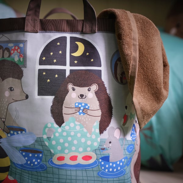 A forest animal pattern/multicolour SKOGSDUVA storage bag