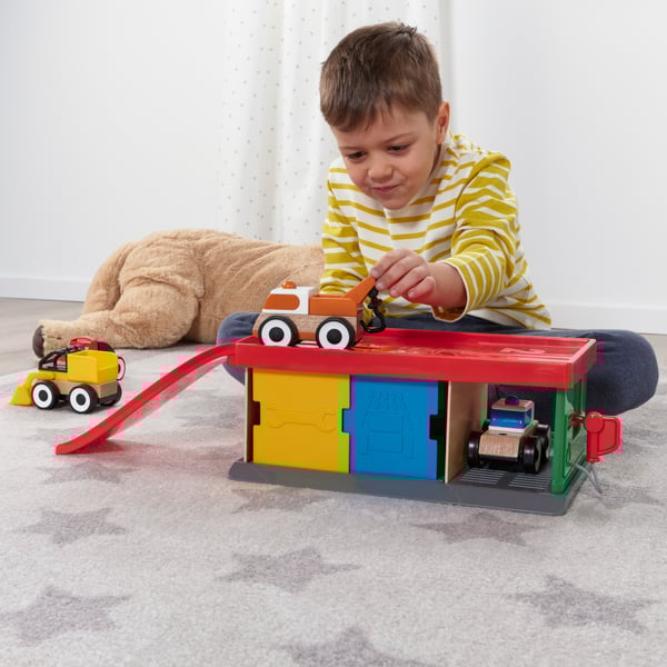 A LILLABO garage with tow truck