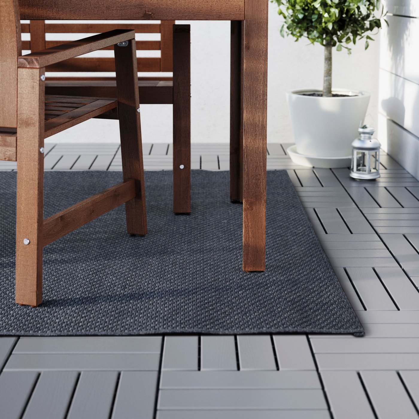 A dark grey MORUM rug flatwoven, in/outdoor outside