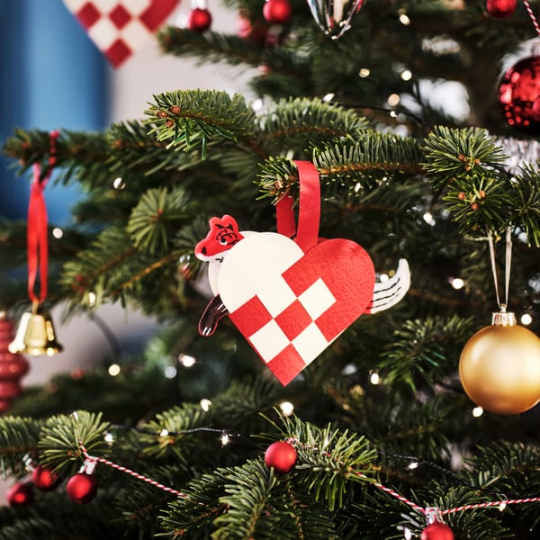 A heart-shaped red/white VINTERFINT tree ornament