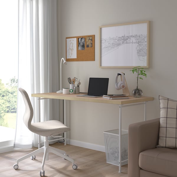 A lively pine effect/white MITTCIRKEL desk