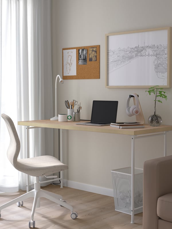 White pine-effect MITTCIRKEL desk