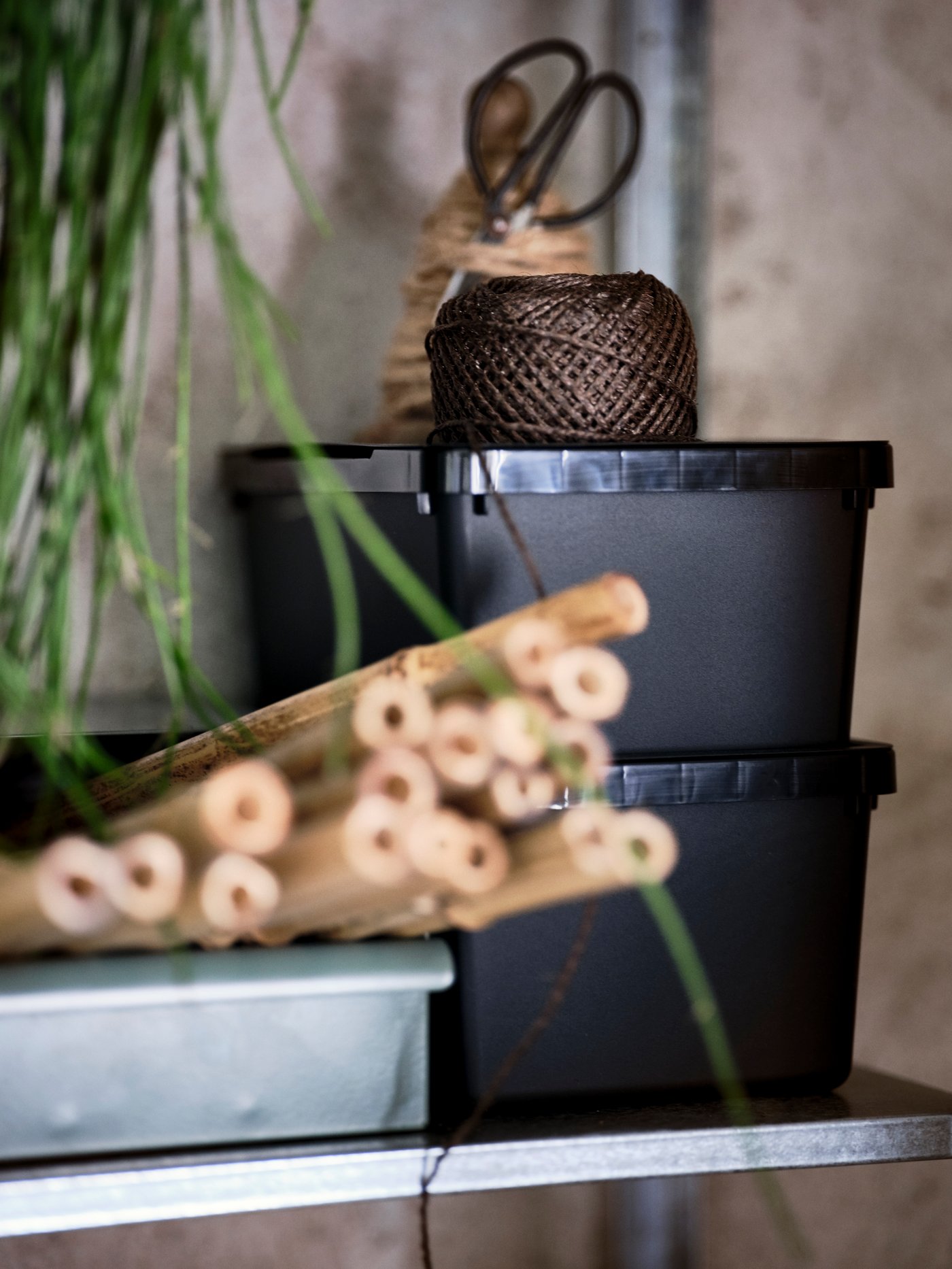 An in/outdoor HYLLIS shelving unit in the home office