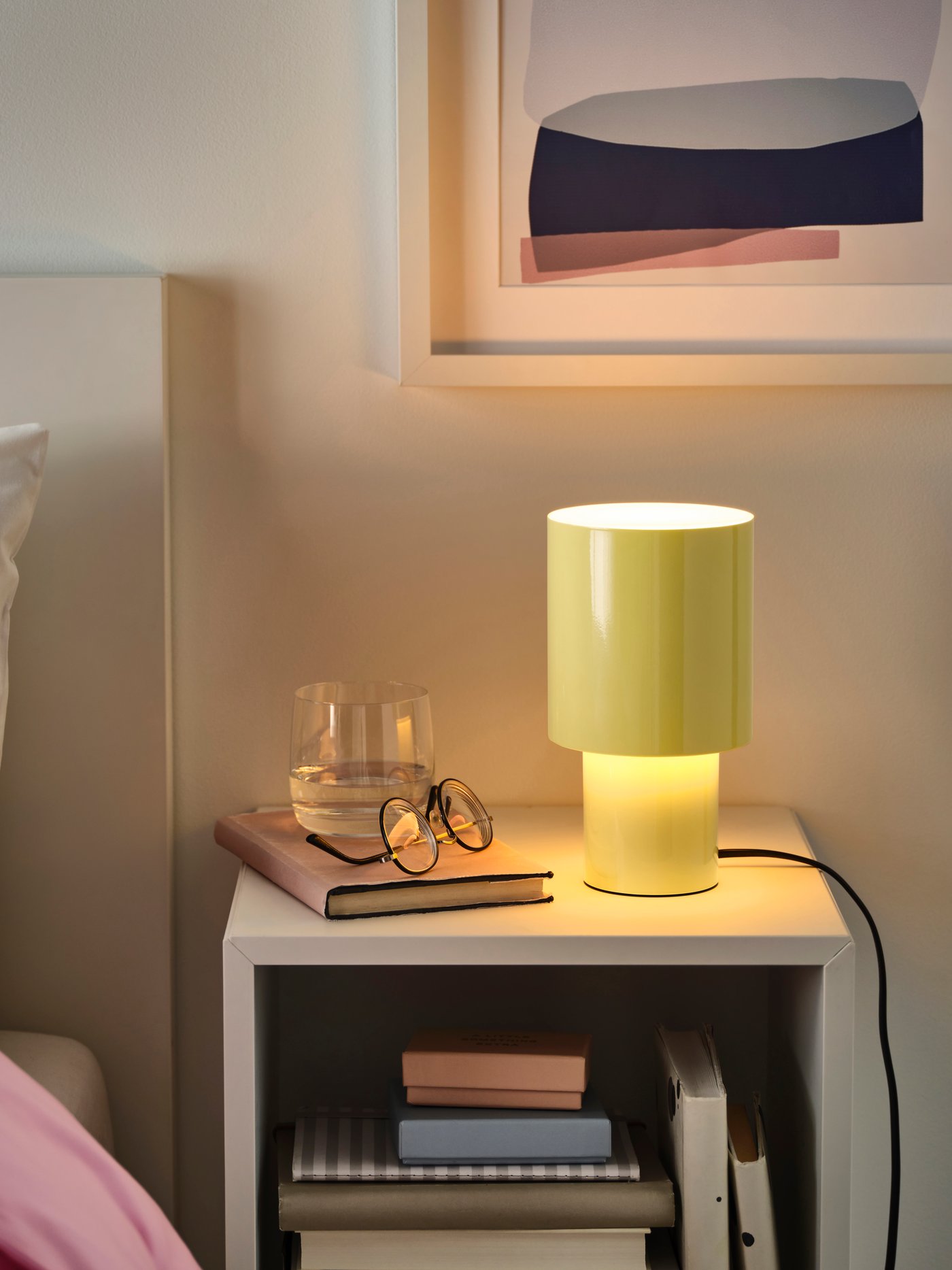 A dimmable/yellow SPETSBOJ table lamp