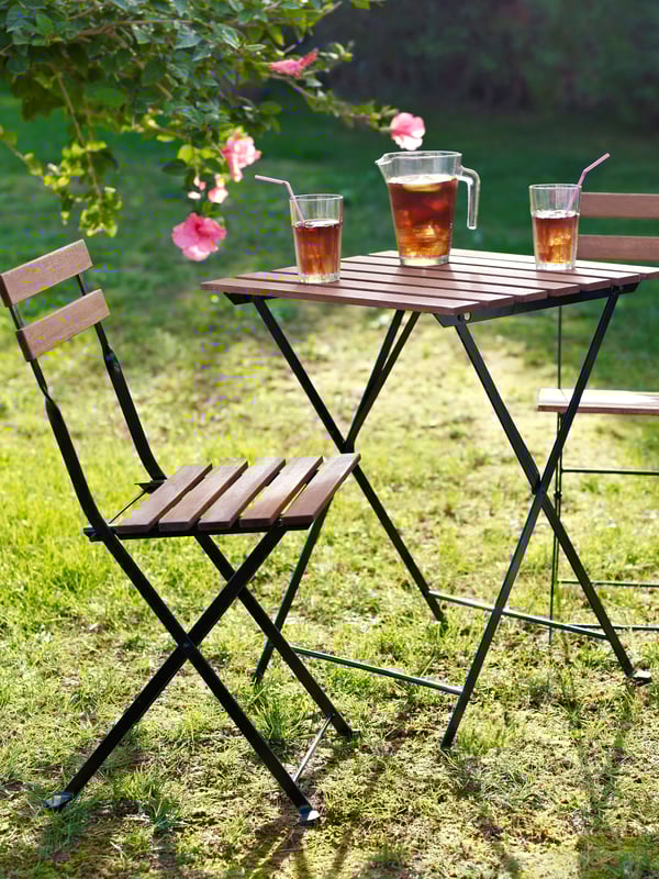 A black/light brown stained TÄRNÖ table+2 chairs, outdoor