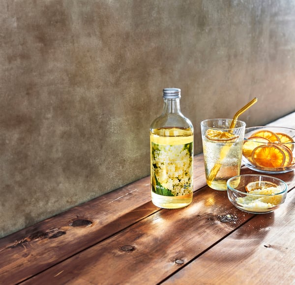 A glass BESTÄMMA food container with lid