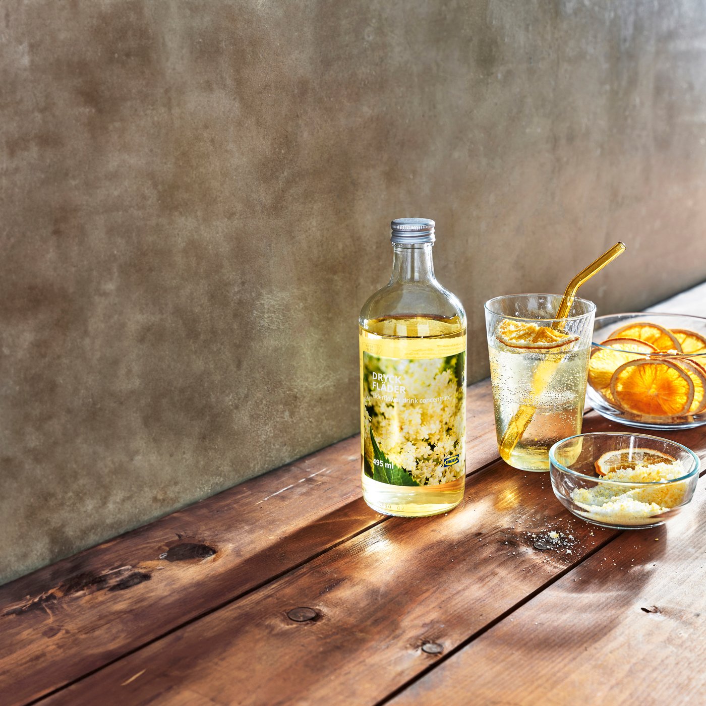 A glass BESTÄMMA food container with lid