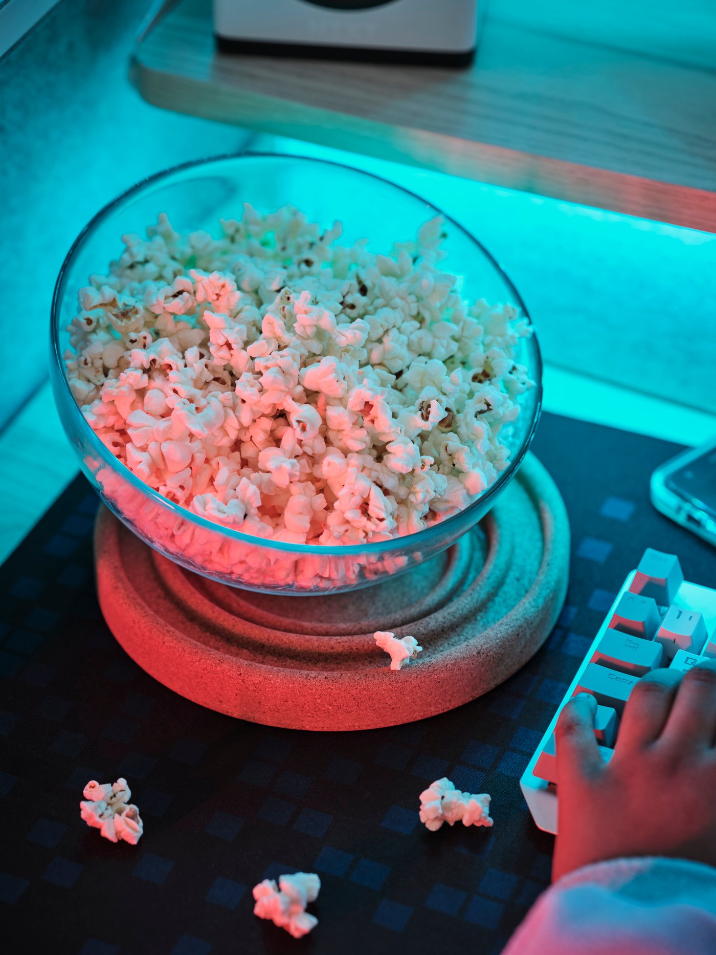 A clear glass BLANDA serving bowl