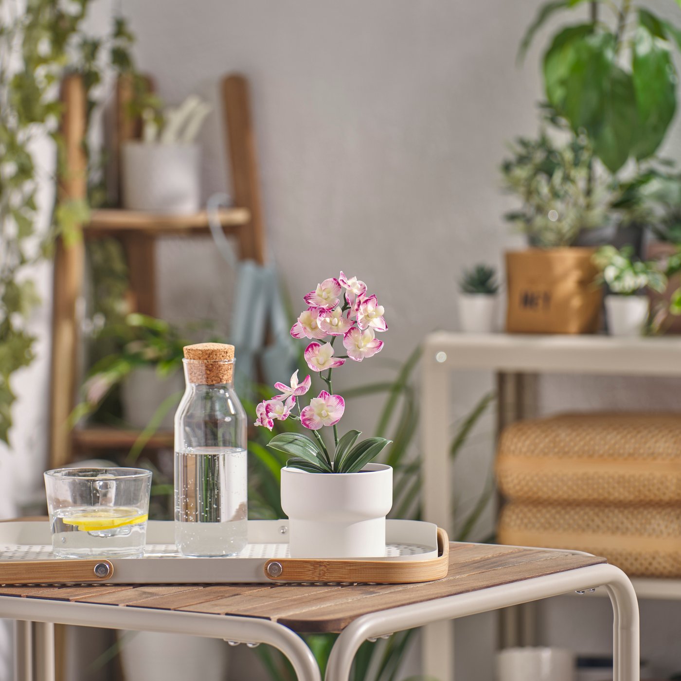 An in/outdoor Orchid/light purple FEJKA artificial potted plant