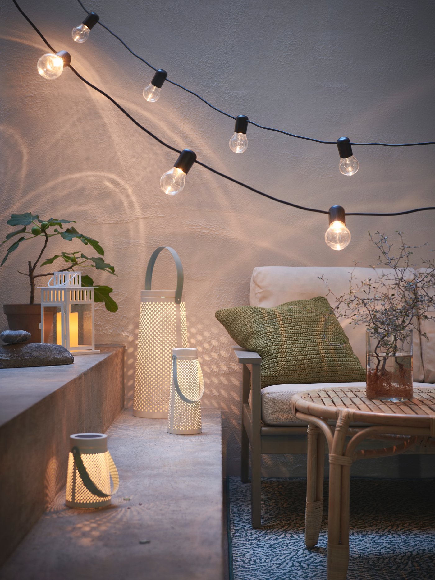 A beige-green SÖTHOLMEN cushion cover, in/outdoor outside