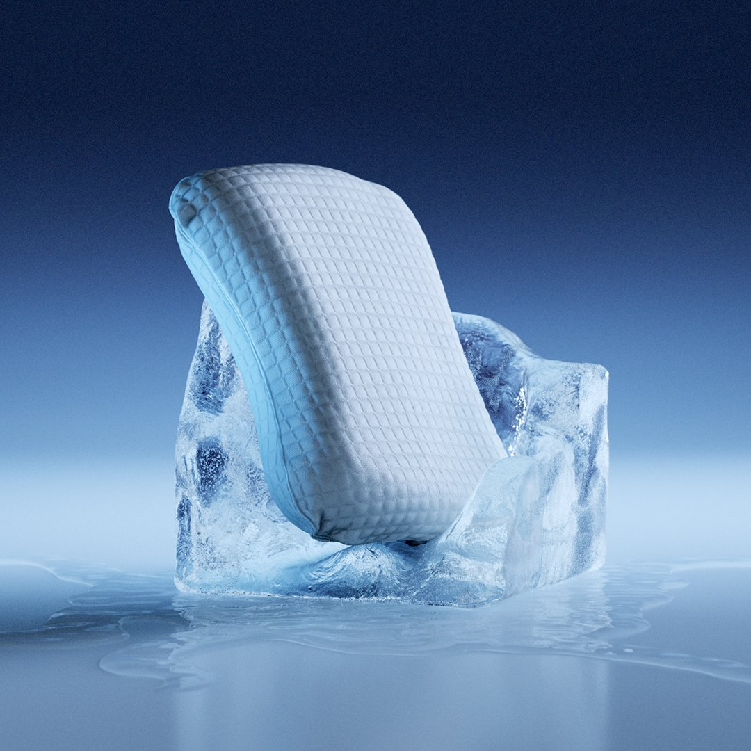 Ein kühlendes Kissen steckt in einem Eiswürfel