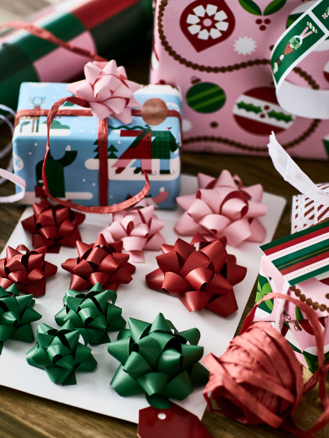 A winter blue VINTERFINT gift wrap roll in the NA