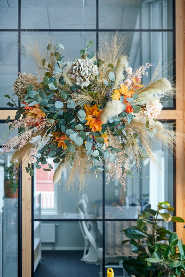 Hängande blomsterarrangemang.
