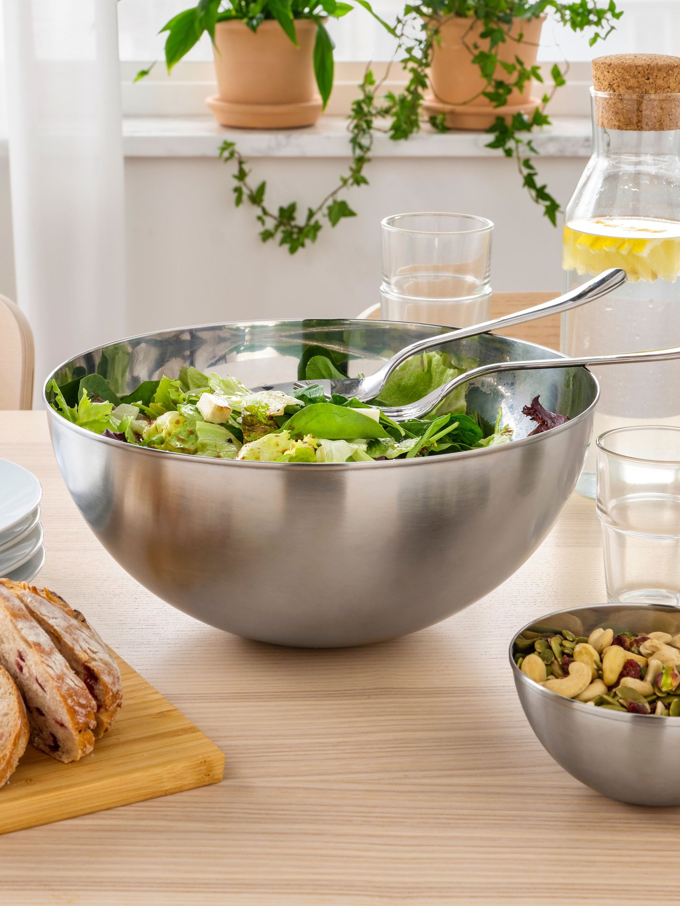 Un bol de service BLANDA BLANK en acier inoxydable