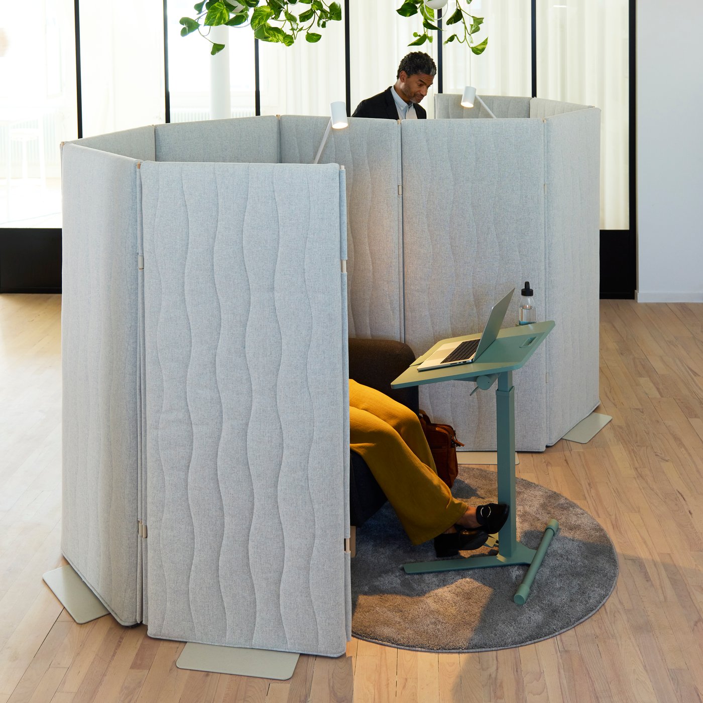 A green MITTZON laptop table with castors