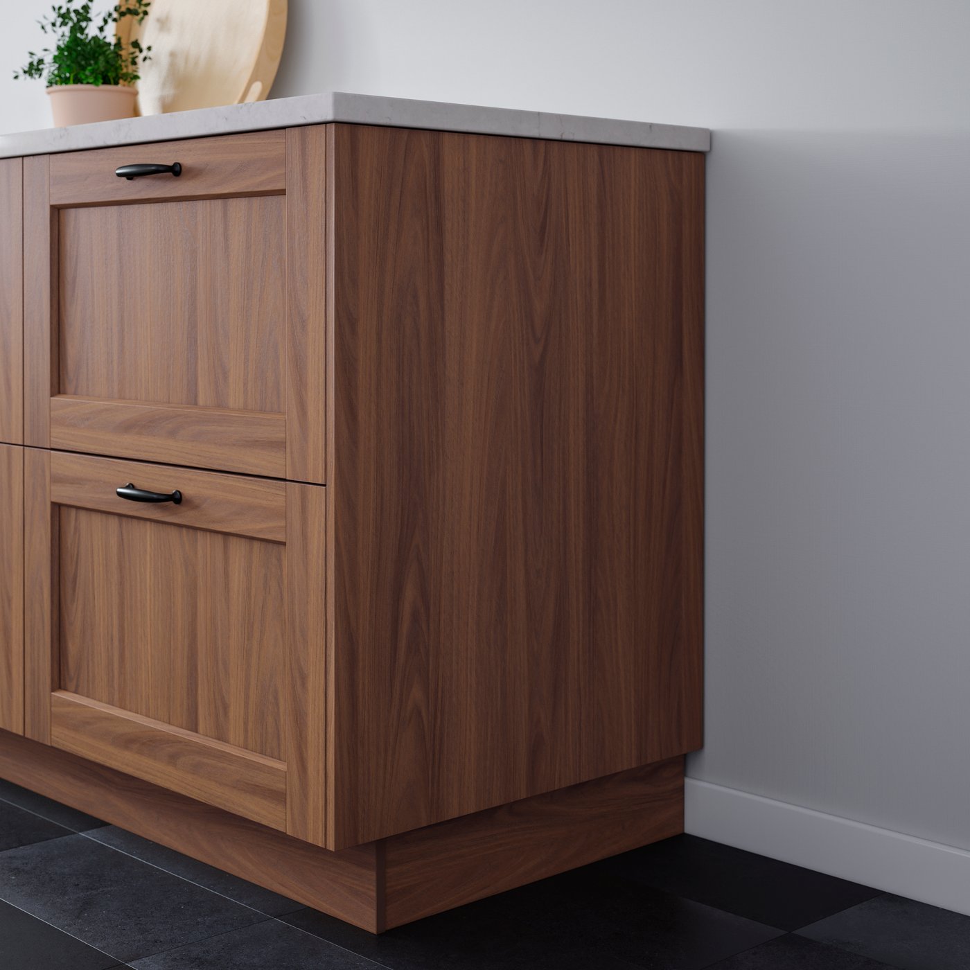 Hnědý krycí panel se vzorem ořechu ENKÖPING