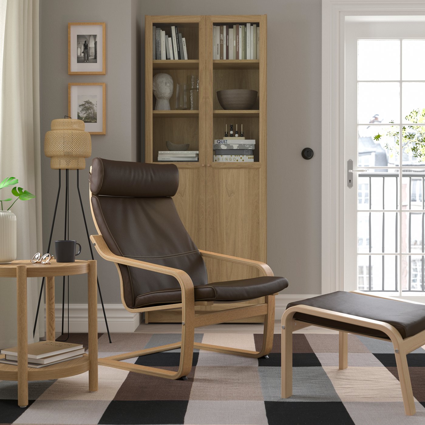 Ein weiss gebeizter Eichenfurnier/Glanzlack-Sessel POÄNG