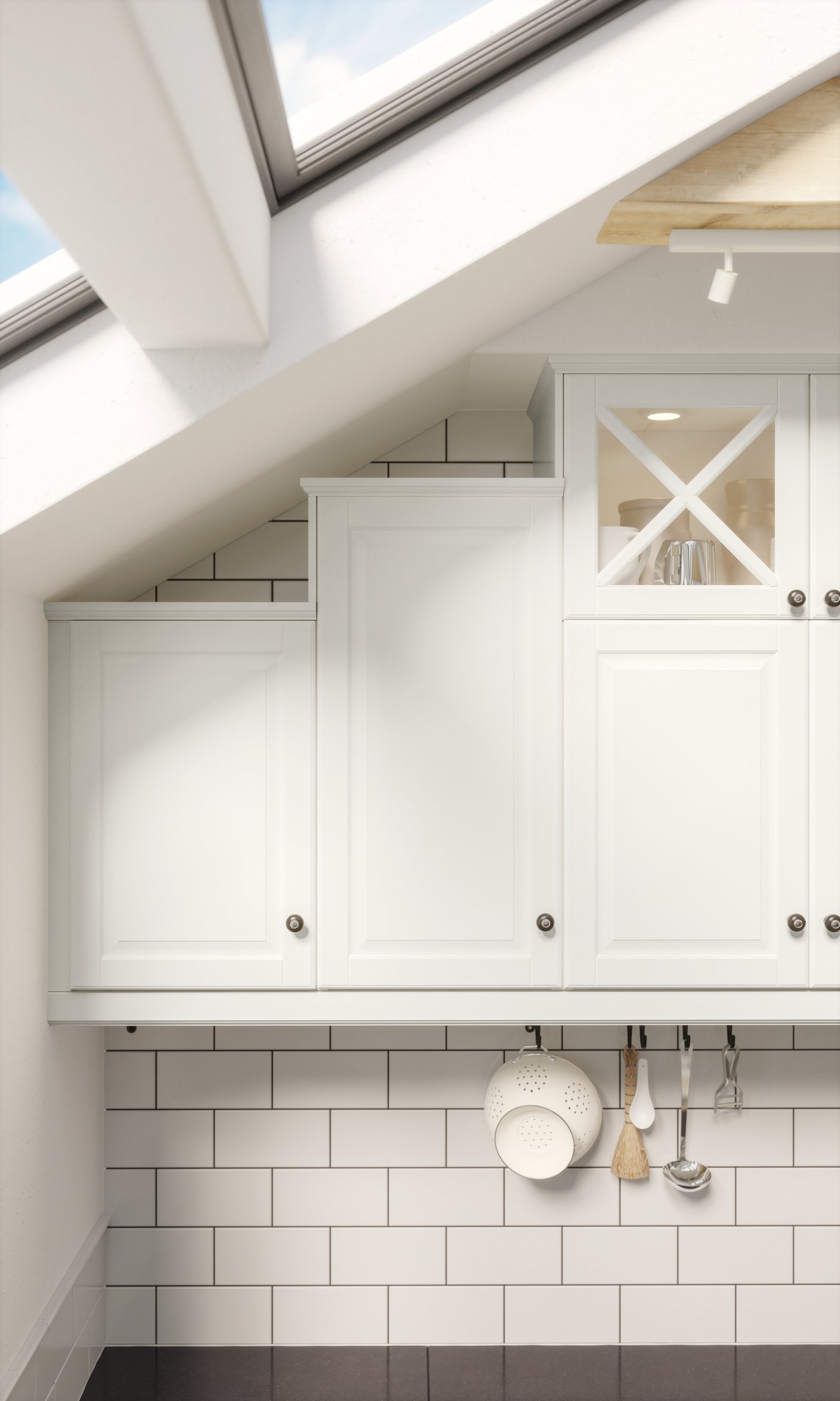 An off-white GEMAK colander in the kitchen