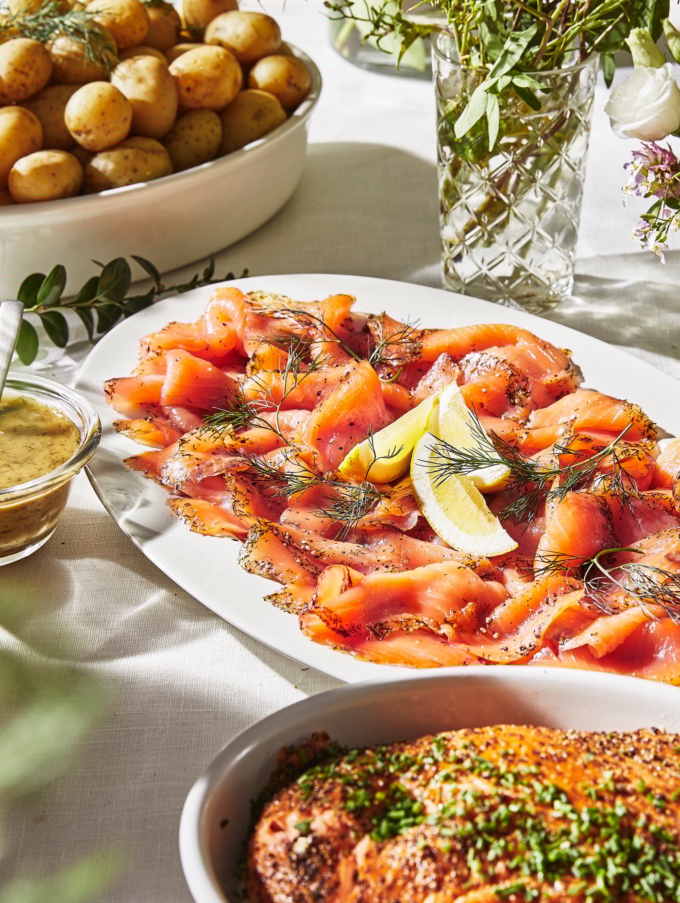 Une assiette de service VARDAGEN blanc cassé