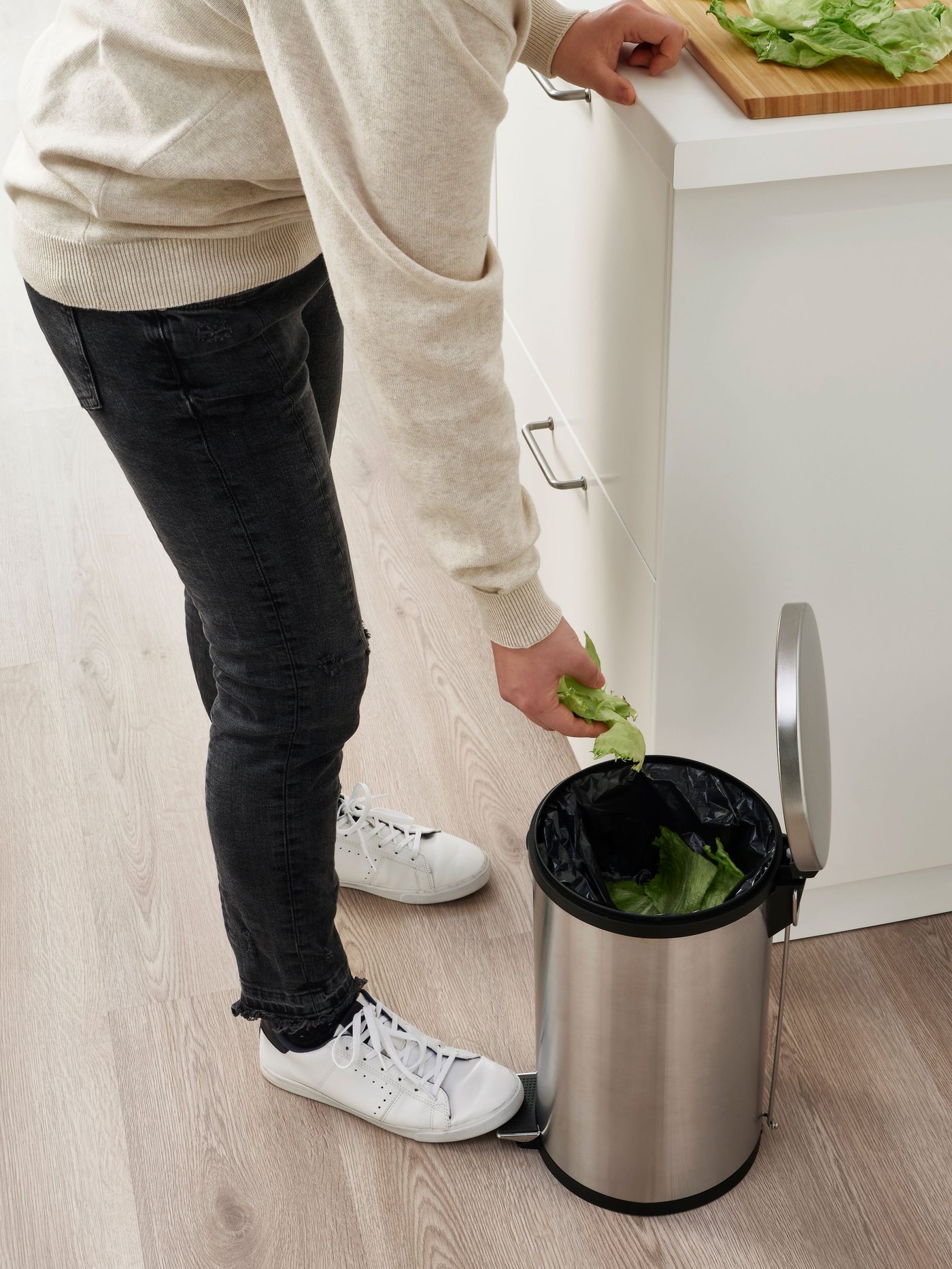 A stainless steel SNÖRPA pedal bin