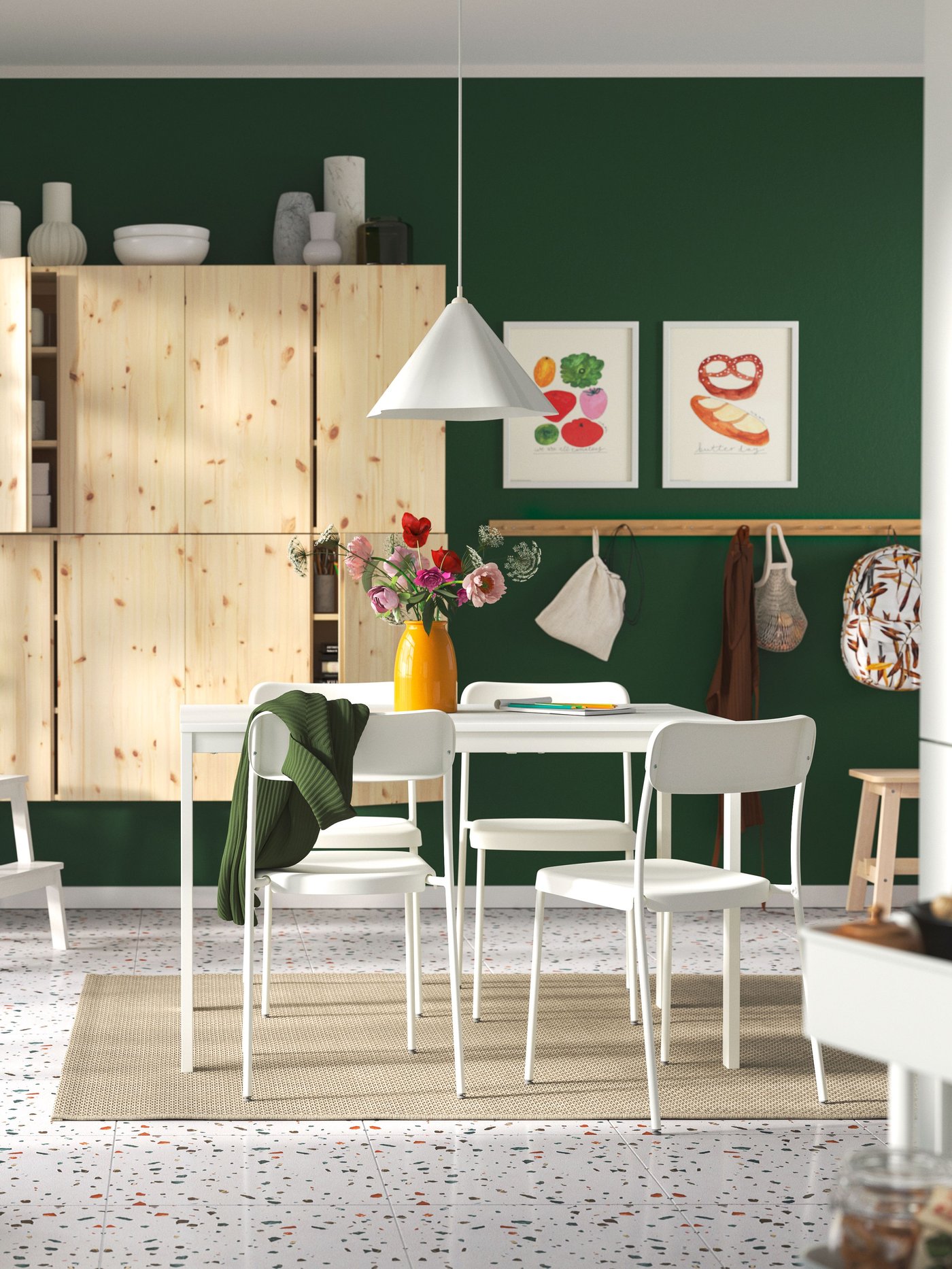 Un jarrón KOPPARBJÖRK amarillo brillante