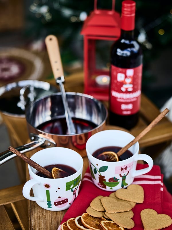 A white/Christmas pattern VINTERFINT mug