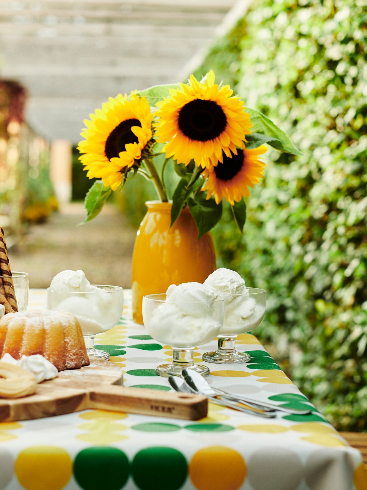 A bright yellow KOPPARBJÖRK vase in the dining room