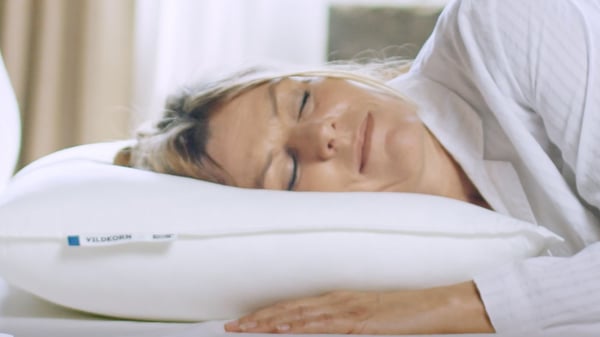 A VILDKORN pillow, high, side/back sleeper