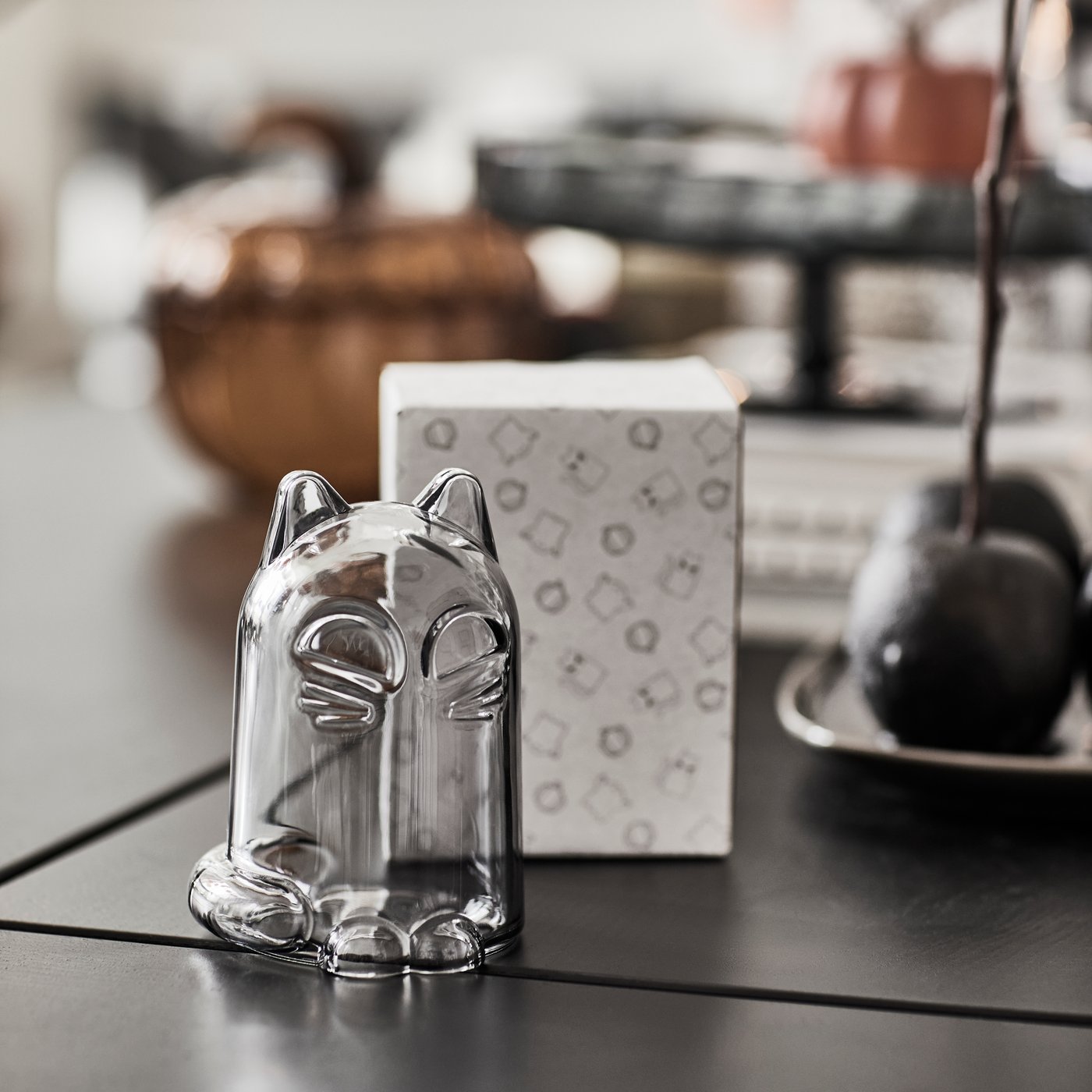 A cat dark grey KUSTFYR decoration