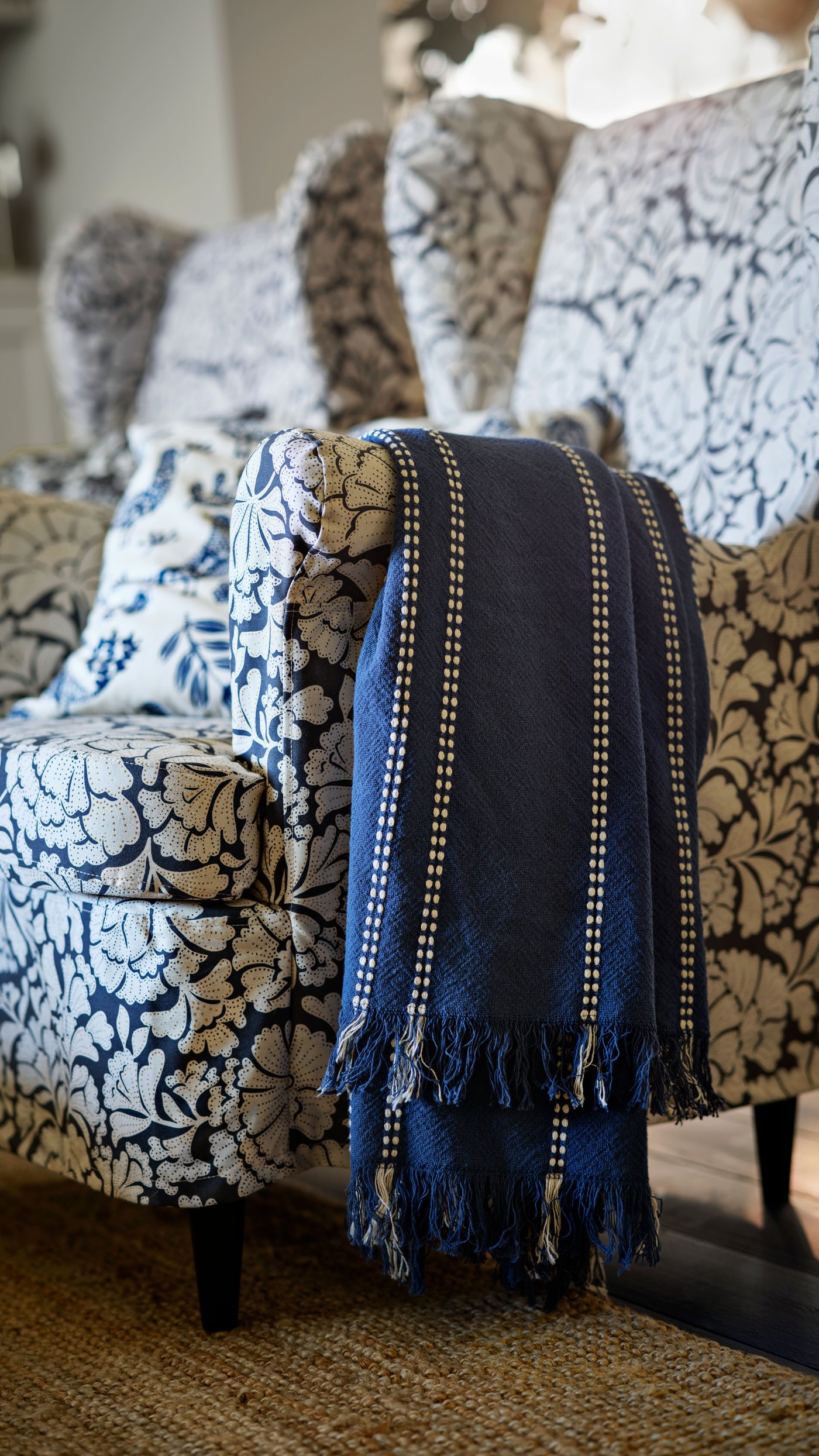 A natural blue/Birds floral pattern KRUTBRÄNNARE cushion cover