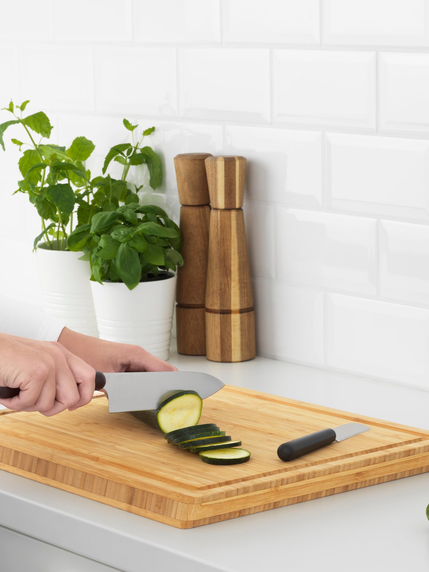 A grey FÖRDUBBLA 2-piece knife set
