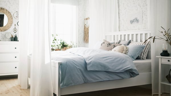 A blue/striped BERGPALM duvet cover and 2 pillowcases
