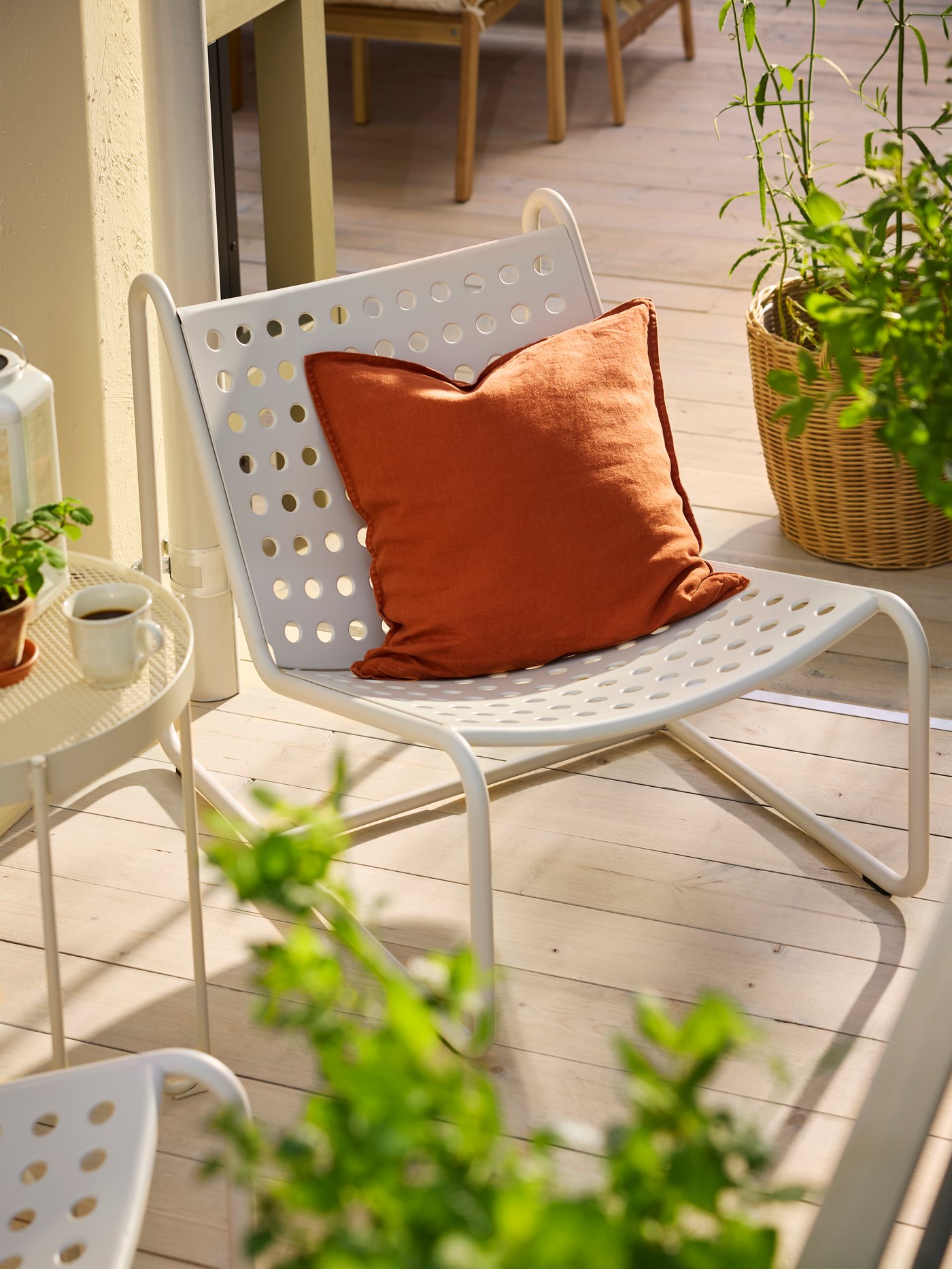 outdoor metal chair with cushion