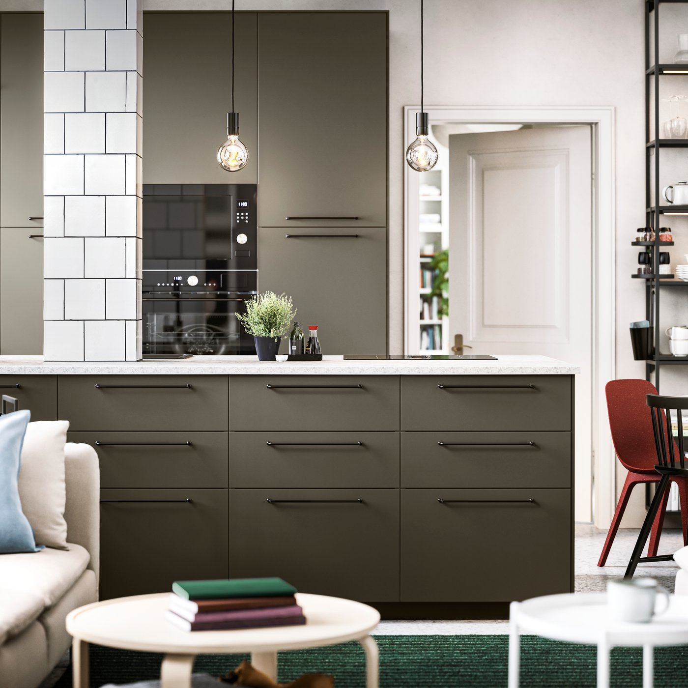 An open kitchen with brown-beige HAVSTORP kitchen fronts, black BAGGANÄS handles and anthracite high frames with shelves.